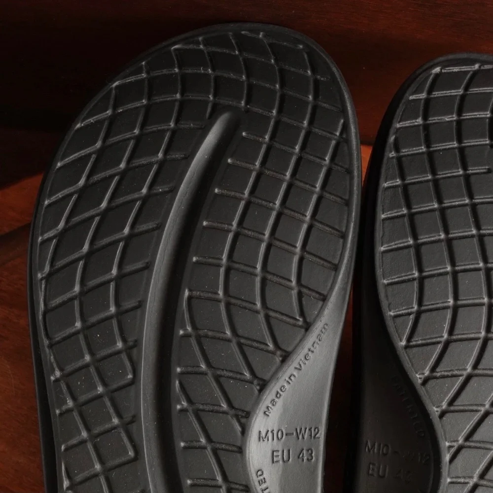Oofos Sandals Mens Size 10 Women 12 Black OOahh Slide Recovery Comfort Shoes